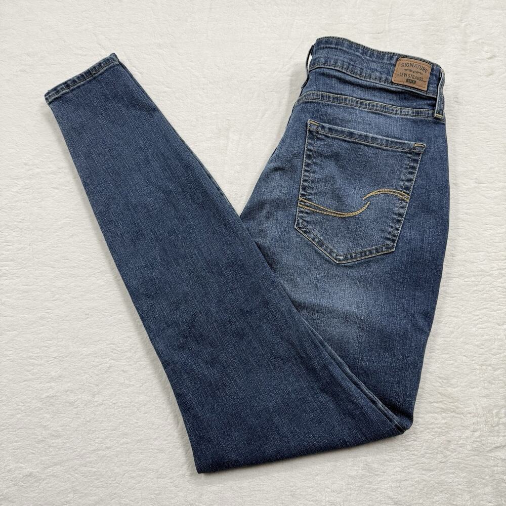 Levi's Signature Gold Women's Mid-Rise Skinny Jeans 30x32 Medium Wash Distressed